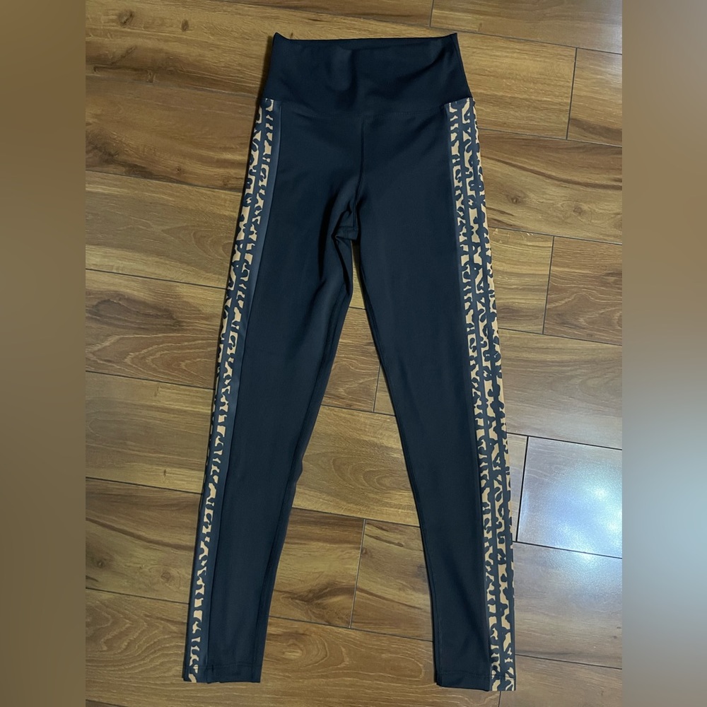 Beach riot black with leopard stripes medium leggings new